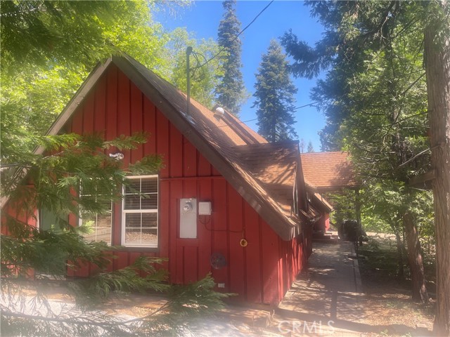 Property photo of 118 E LN