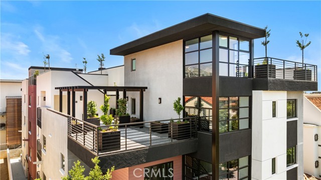 Property photo of 150 S Oak Knoll AV