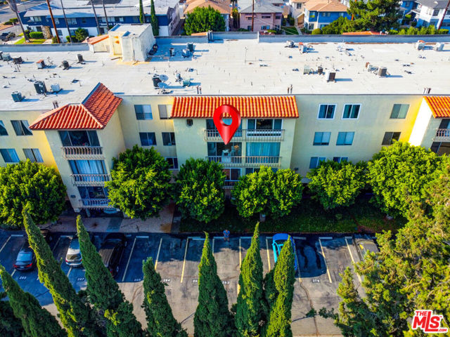 Photo of 12830 Burbank Bl