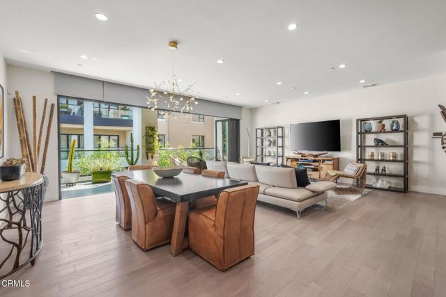 Property photo of 330 W Green ST