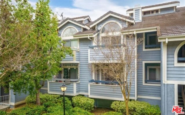 Property photo of 26926 Flo LN