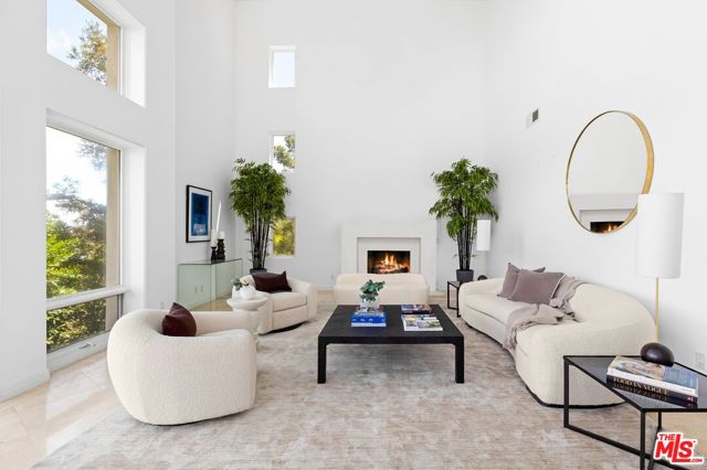 Property photo of 14435 Mulholland DR