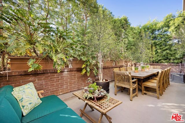 Property photo of 211 S Spalding DR