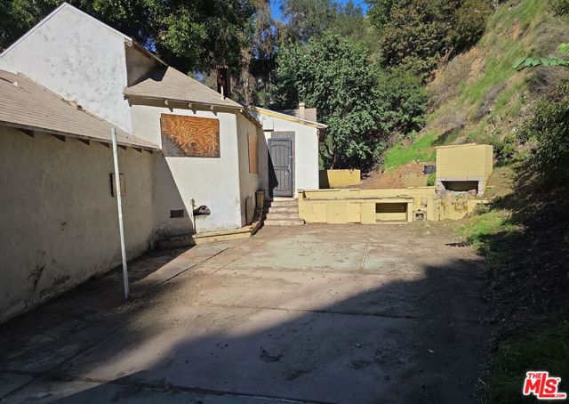 Property photo of 2200 Nichols Canyon RD