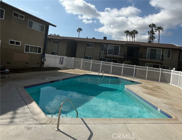 Property photo of 1900 W Glenoaks