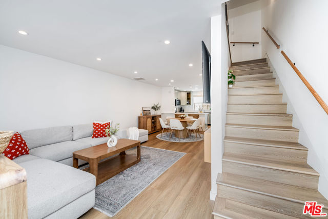 Photo of 4558 Willis Av