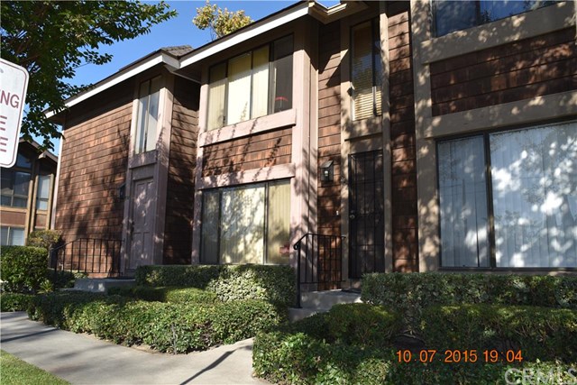 A photo of property located at 982 S Crossbow LN, Anaheim